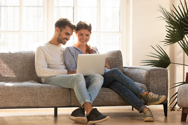 A couple speaks to their realtor remotely during the pandemic.